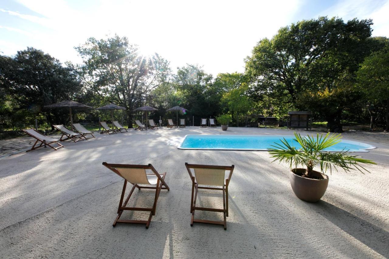 Mas De Coulet Bed & Breakfast Brissac Bagian luar foto
