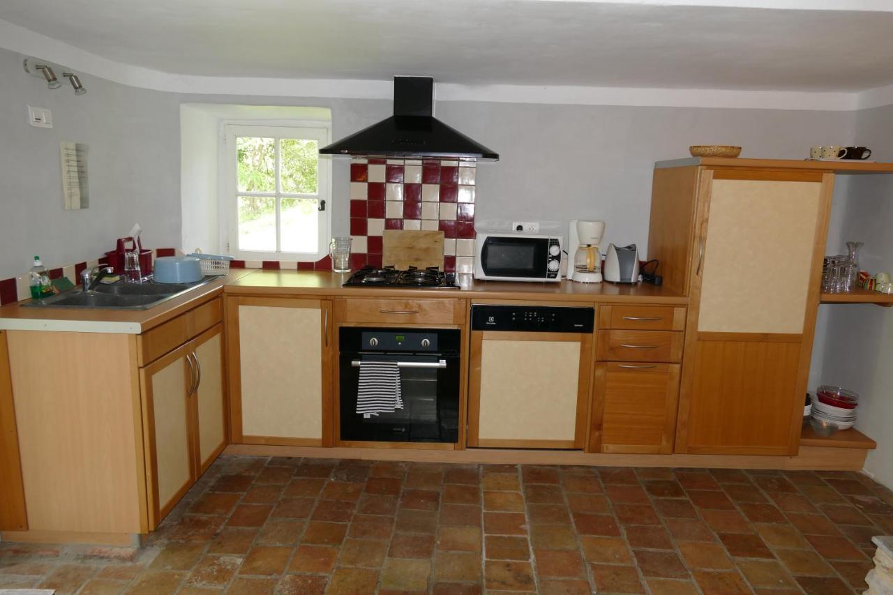 Mas De Coulet Bed & Breakfast Brissac Bagian luar foto